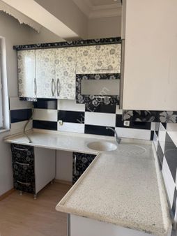 Merkeze Yakın, Güneşli Ve Ferah! Balkonlu, Kapalı Mutfaklı Kiralık 2+1 Fırsatı!