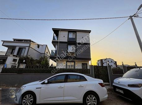 Marmaraereğlisi Yeniçiftlikte 1 Yıllık 4+1 Tripleks Villa