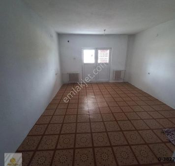 75. Yıl Mahallesinde Site İçinde Satılık 2+1 Daire