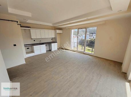 Tozluemlak'tan Tramvaya Sahile Yakın Geniş Satılık 1+1 Daire !