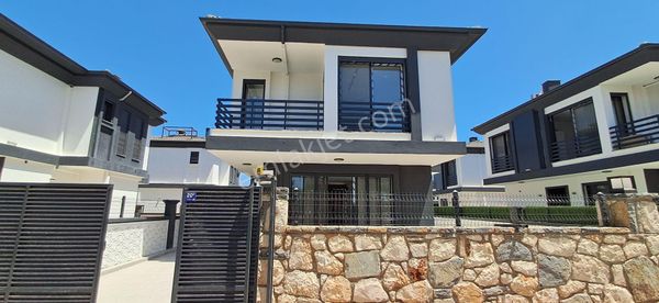 Didim Yeşilkent Yolu Üzerinde Tam Müstakil Sıfır Akıllı Sistem Havuzlu Villa