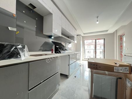 Engin Emlak'tan ''sıfır'' Cadde Üzeri 4+1 G.odalı Lüks Sitede