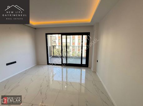 Kuşadasında Merkezi Konumda Geniş Satılık 2+1 Daire