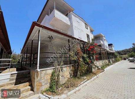 Kuşadası Nazilli Pazarı Karşısı Site İçinde 4+1 Satılık Villa