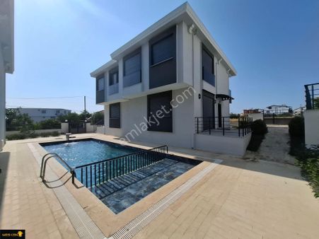 Didim Hisar Mah.'de Havuzlu Site İçi Lüks Villalar