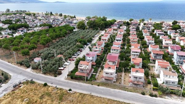 Turpa Arxes Dikili'den Müstakil Yazlık Satılıktır.