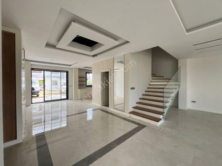 Dallıca Villa Bölgesinde Havuzlu Sitede Satılık Villa