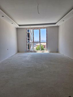 Küçükçekmece Cumhuriyet Mah. Satılık 95 M2 Sıfır 2+1 Otoparklı Arakat