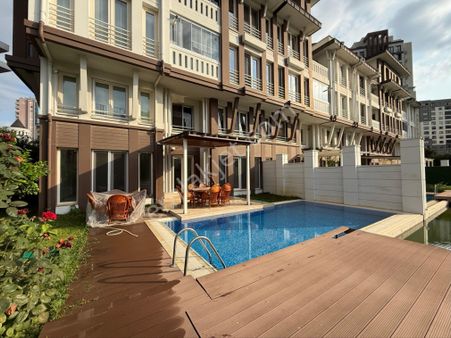 Kaçmaz Emlak Satılık Bahçeli Havuzlu Yalı Dairesi !