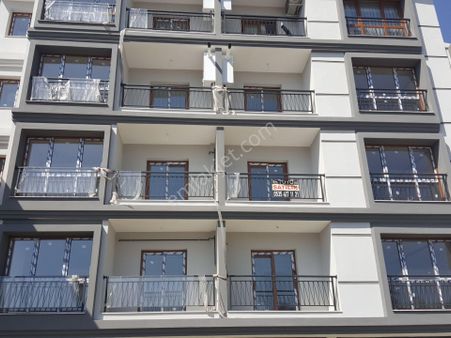 Buca İnönü Mahallesi 110m2 K.mutfak Ebeveyn Banyolu Doğalgazlı 2+1