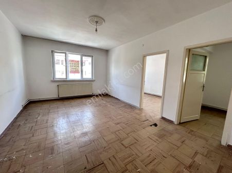 Lider Emlak'tan Bağlarbaşında 3+1 Kiralık Daire