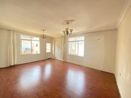 Prestij'den Gazi'de Muğdat Cami Civarı Ayrı Mutfak Geniş 2+1