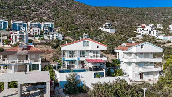 Dıdım Akbük'te Muhteşem Denız Manzaralı Havuzlu Satılık 5+2 Tam Müstakıl Vılla