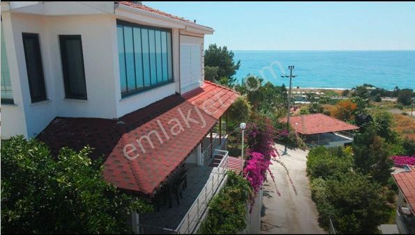 Alanya'da Keşefli Mah Deniz Manzaralı Uygun Fiyatl Eşyalı Villa