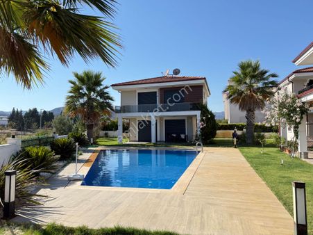 Seferihisar Doğanbey'de Satılık Sıfır Lüks Yapılı 3+1 Havuzlu Villa