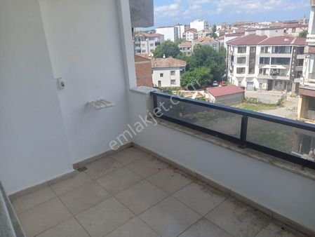 Demir Gayrimenkulden Bafra Gençlik Cd De Fırsat 4+1 Daire