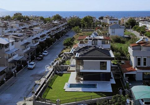 Güzelçamlıda 500m2 Arsa Denize 200m Köşe 5+1 Ultra Lüx Villa