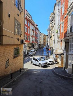 Dolapdere'de Satılık İki Katlı Depolu Dükkan