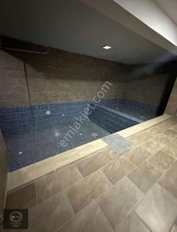 Kapalı Havuzdan Spor Salonuna: Her Şey Ayağınızın Altında!