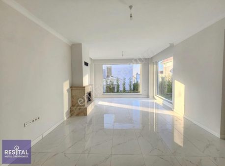 Rsmutlu Sapanca Ünlücede Göl Manzaralı Ve Doğa İçinde 4+1 Villa