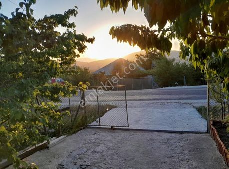 Ana Yola Sıfır Yazlık Müstakil Ev