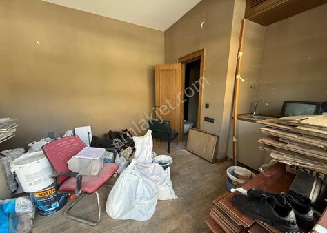 Sarıyer Reşitpaşada Harika Lokasyonda 22m2 Düz Giriş Dükkan