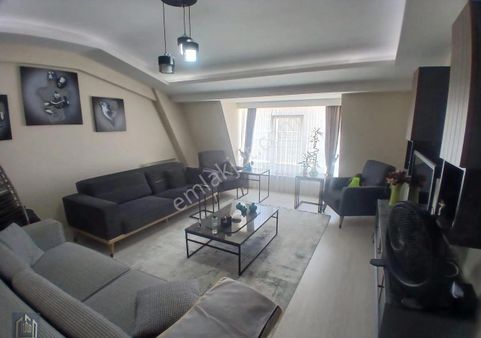 Sütlüce'de Cuma Pazarı İçinde Satılık 4+1 Dubleks Daire