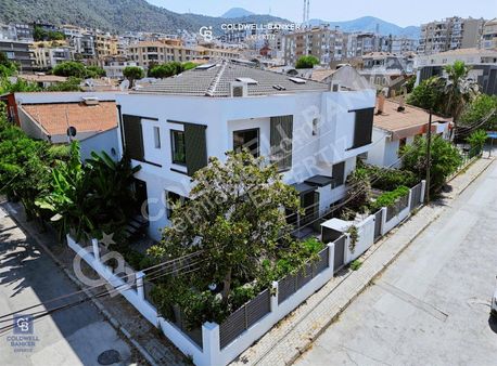 Balçova Satılık 3+1 Villa Agora Avm Karşısında