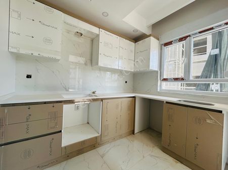 Yıldız 'da Ana Cadde Yakını Ebeveyn Banyolu Lüks 3+1