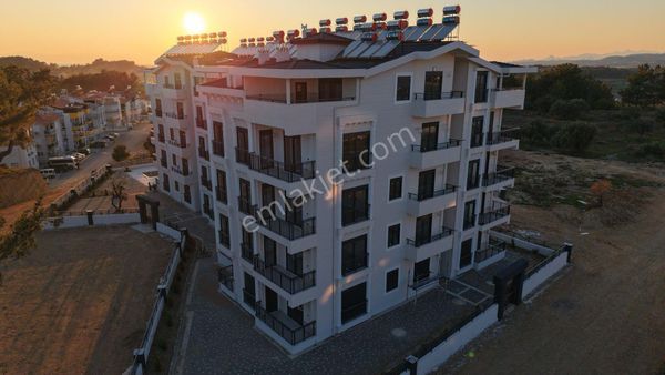 Manavgat Sarılarda Satılık Sıfır Asansörlü Ve Havuzlu Lüks 2+1 Yüksek Giriş Daire
