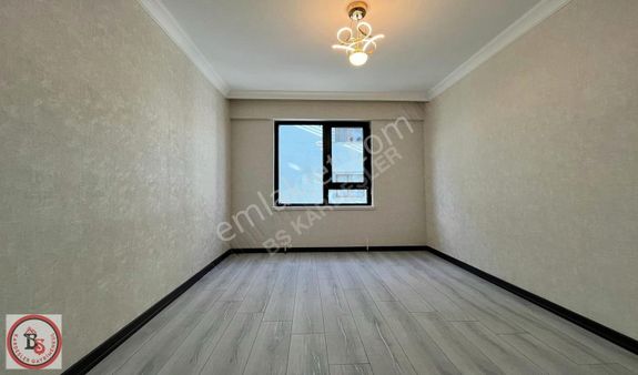 Keçiören Bağlum'da Ana Caddede Geniş Balkon G.odalı Geniş 3+1