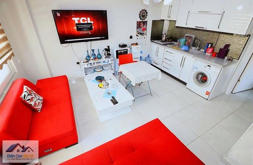 Köşebaşında ,bahçeli,havuzlu Müstakil Girişli Satılık 1+1 Daire