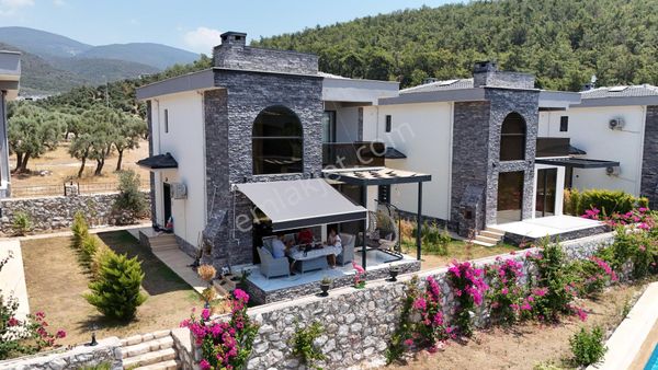 🏡 Didim Akbük’te Elit Sitede Full Eşyalı Deniz Manzaralı 3+1 Villa!