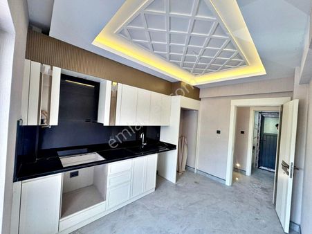 Karacaahmet'te Cadde Üzeri Sıfır Kat Ve Cephe Seçn. Ultralüx 2+1 Daire