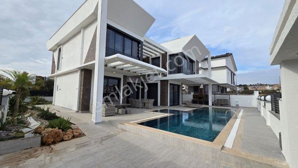 Didim Efelerde 500m2 Arsa Üzerine Kurulu Satılık 5+1 Sıfır Eşyalı Villa