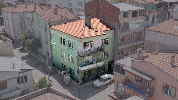 Startkey Yönden Toygar Mah. Okul Caddesi Yakını 3 Katlı Bina
