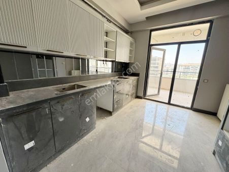 Yeni Karacaahmet'te Geniş Oturumlu Sıfır Ultralüx 2+1 Daire