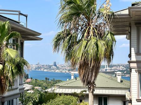 Çengelköy Sultan Makamı Sitesinde Kısmi Manzaralı Bahçe Dubleksi