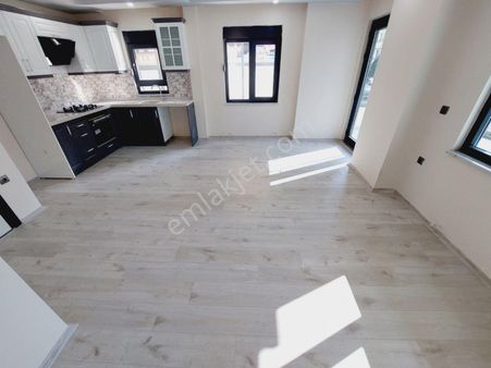 Altınkumda Doğalgazlı Ebeveyn Banyolu Müstakil Tadında Sıfır 2+1