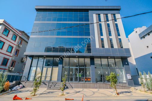 Ümraniye Şerifali Prestijli 2.400m² Kiralık Komple Plaza