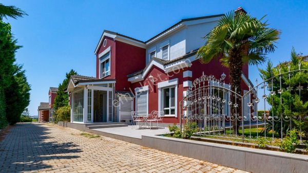 Yamaç Evler Sitesinde 750 M2 Bahçe İçinde 4+1 Muhteşem Villa