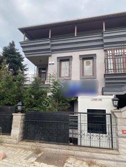 Çamlıca 'da Konut Ve Ticari Kullanıma Uygun Bahçeli Villa