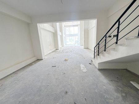 Karacaahmet'te Anacadde Yakını 2 Katlı Satılık İşyeri