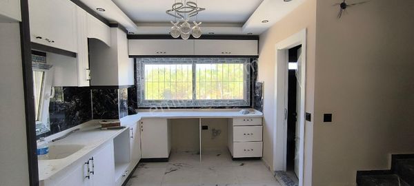 Kuşadası Efes Evlerinde Kiralık Sıfır Tripleks