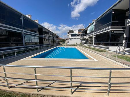 Bulut Yatırımdan 2+1 70 M² Merkezi Konumda Havuzlu Sitede Ful Eşyalı Yazlık Daire