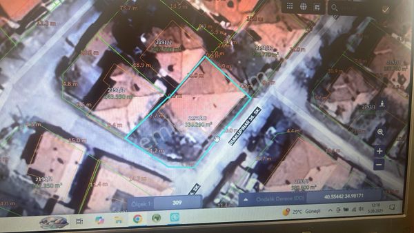 Arkadaş Emlaktan Bahçelievler Dumlupınar Sk. İçinde Gecekondusu Olan 336 M2 Satılık Arsa