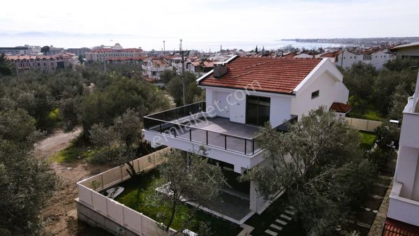 Güre Oteller Bölgesinde Deniz Manzaralı 4+1 Tam Müstakil