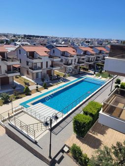 Altınkumda Denize Yakın Havuzlu Site İçinde Satılık 3+1 Köşe Villa