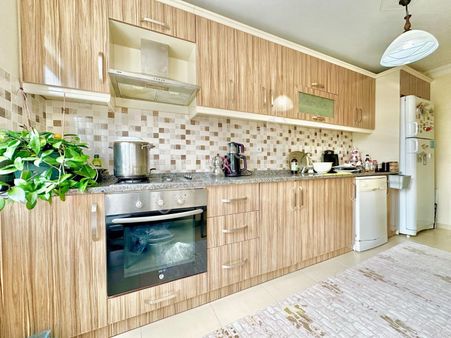 Akçay Oya Gayrimenkul'den Denize 450 M Asansörlü 2+1ön Cephe Daire