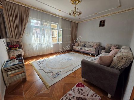 Karşıyakada Satılık 4 Katlı Uygun Müstakil